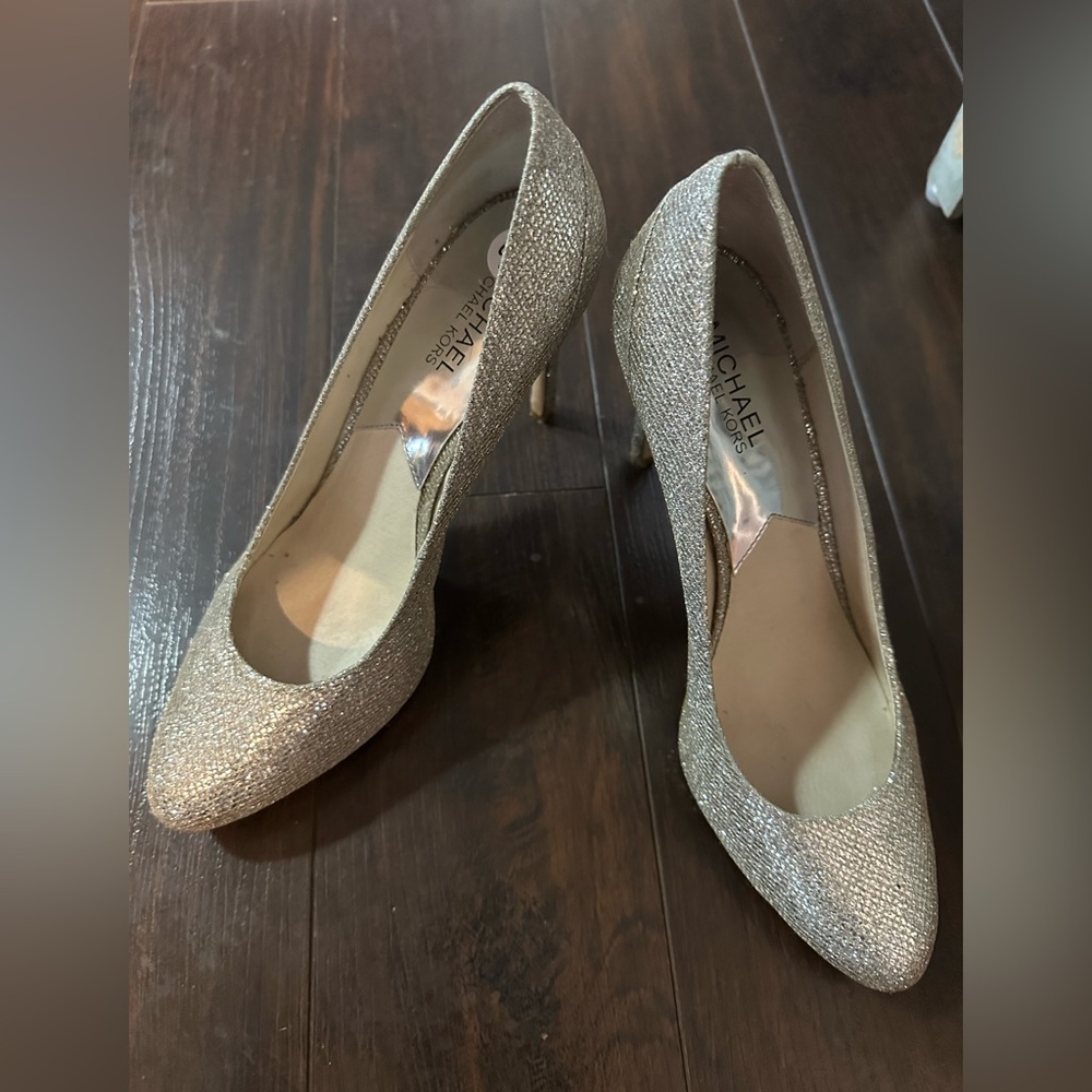 Gorgeous Michael Kors gold shoes